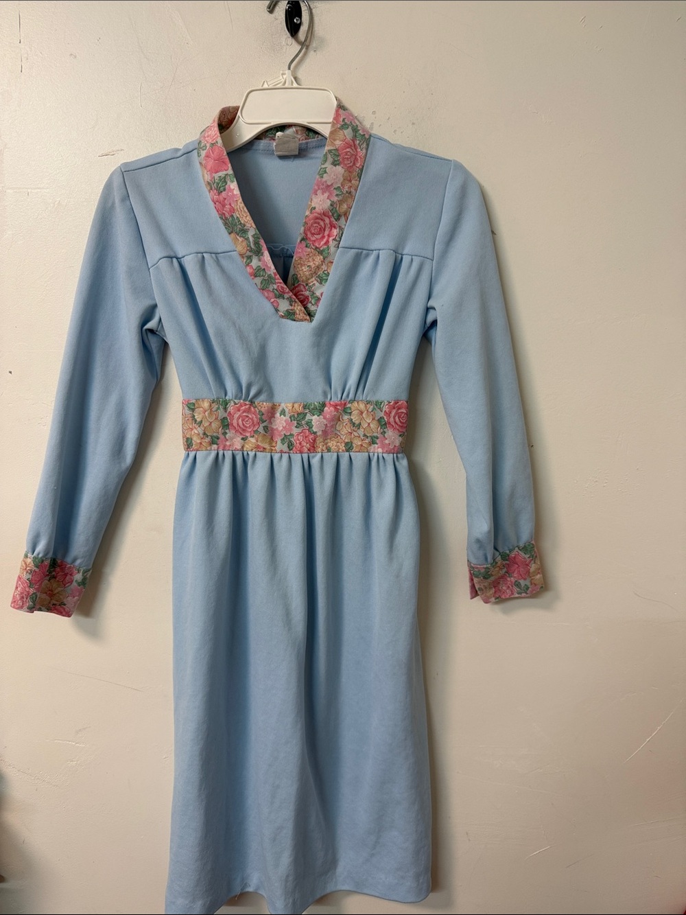Light Blue Girls' Casual Dress with Pink Floral Trim vintage